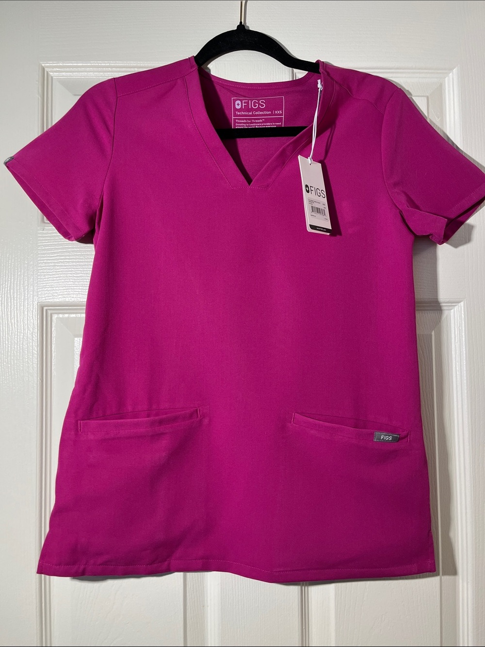 FIGS CASMA THREE POCKET SCRUB TOP Women's V-neck in raspberry pink